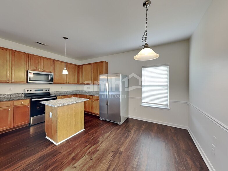 Building Photo - 267 Flanders Dr