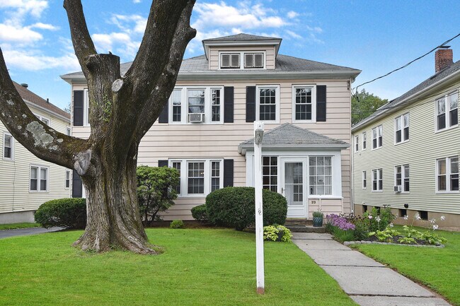 Building Photo - 25 Lancaster Rd