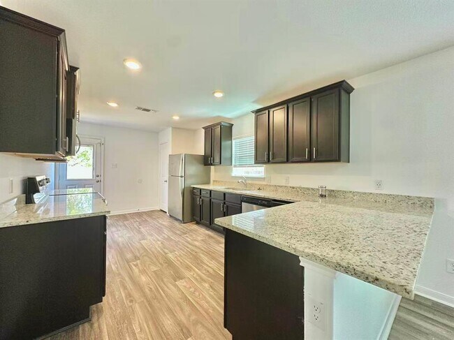 Building Photo - 17916 Speculator Ln
