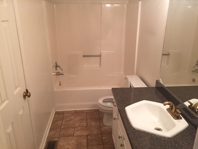 Building Photo - Beautiful Condo close to the oceanfront!!