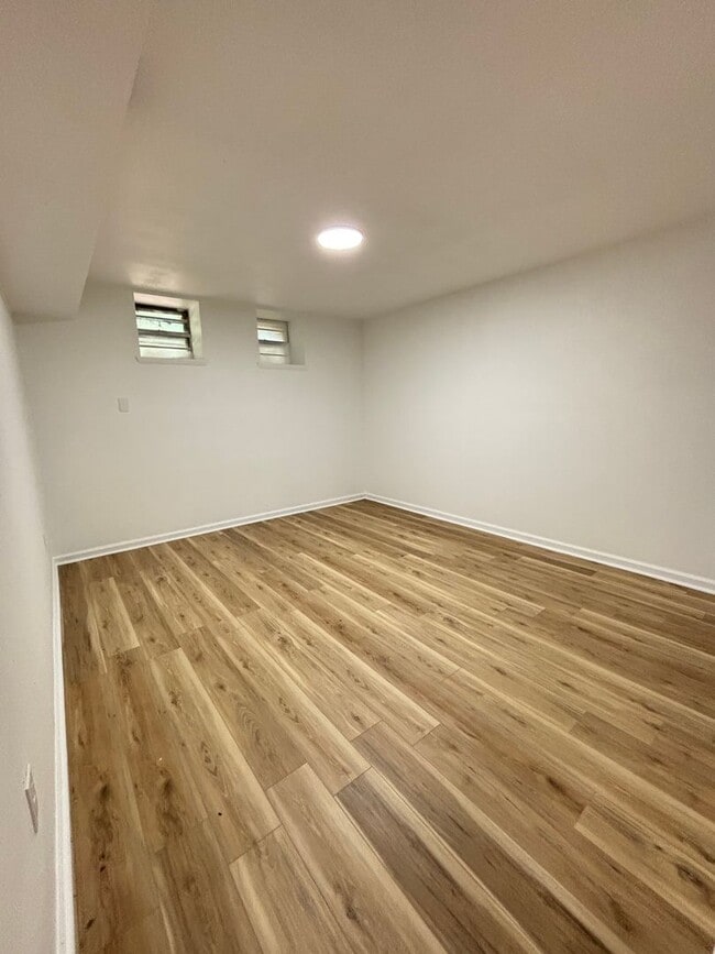 Building Photo - Spacious and beautifully updated 4-bedroom...
