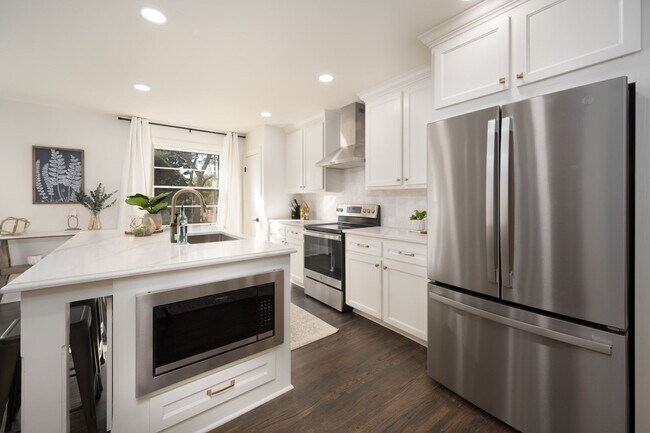 Building Photo - 504 Bismark Dr