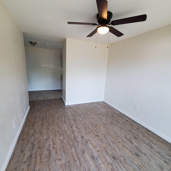 Building Photo - 4205 Metropolitan Ave