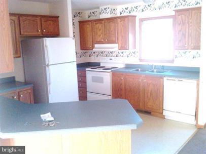 Building Photo - Move In Special! Move in by 6/20 and get 1/2 off first full months rent! Available Now! Large 5 B...