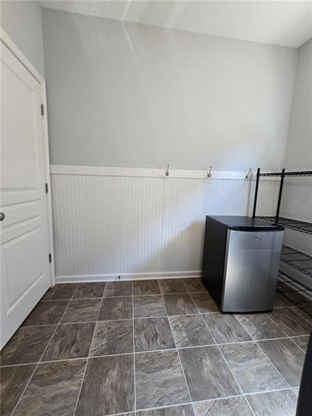 Building Photo - 6850 Rocking Horse Ln