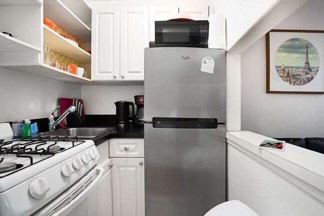 Building Photo - 328 E 74th St