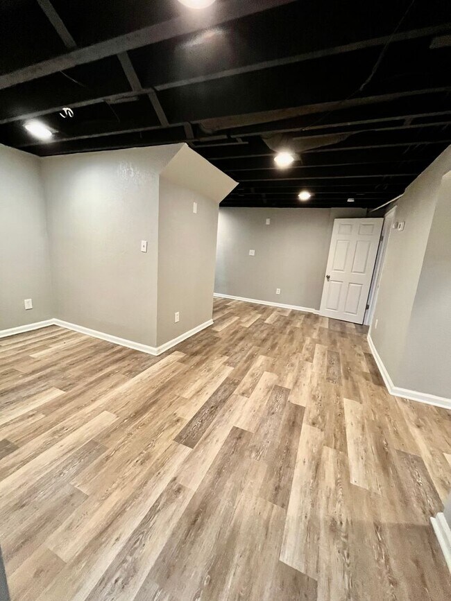 Building Photo - Comfortable 1 bedroom condo unit in KCMO!