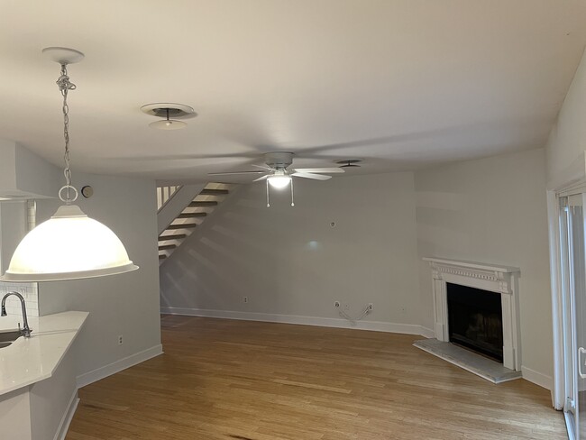Building Photo - 1142 Monaco Dr