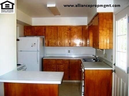 Building Photo - Light & Bright Dog Friendly House In A Great Location!