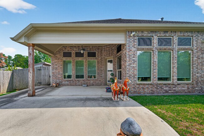 Building Photo - 15802 Pine Cone Ln
