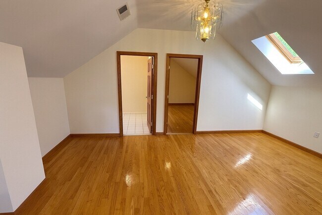 Building Photo - 83 Putnam St