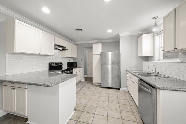 Building Photo - 8120 N Essen Heights Ct