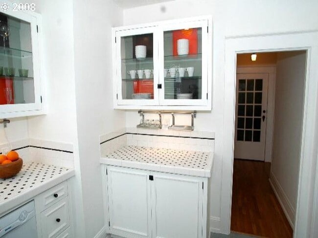 Building Photo - City of Portland Condo Studio, Great Location!