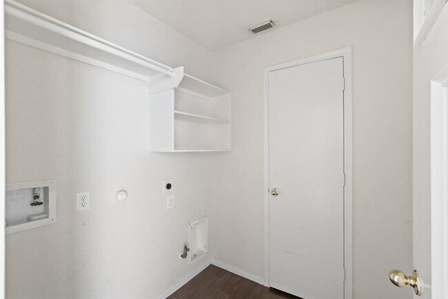 Building Photo - 5823 Creektrace Ln