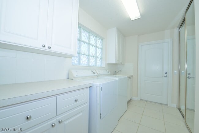 Building Photo - 4824 Lasqueti Way