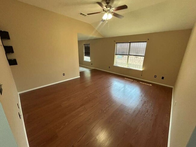 Building Photo - 3830 Kiest Knoll Dr