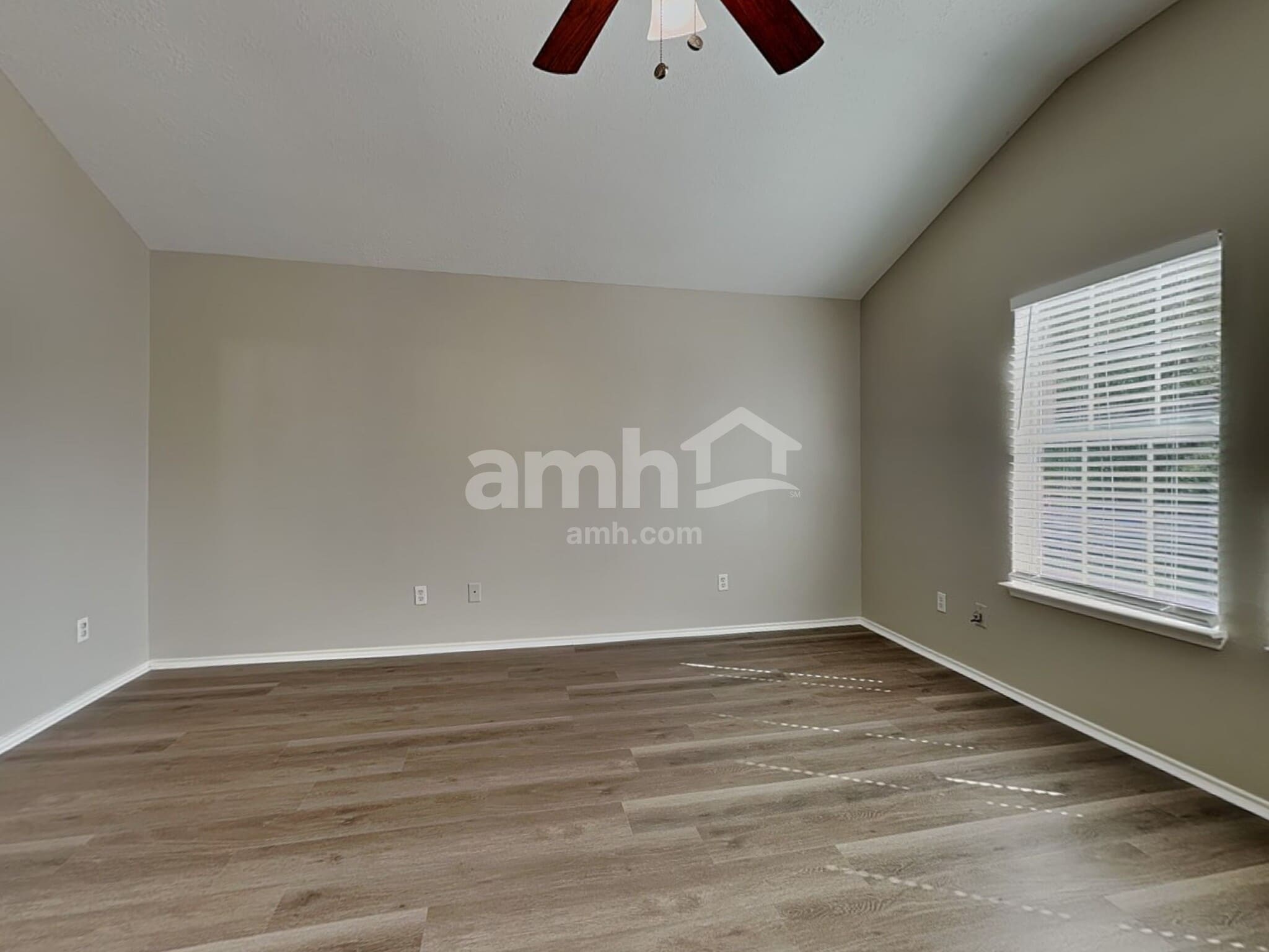 Building Photo - 7222 Winter Song Dr