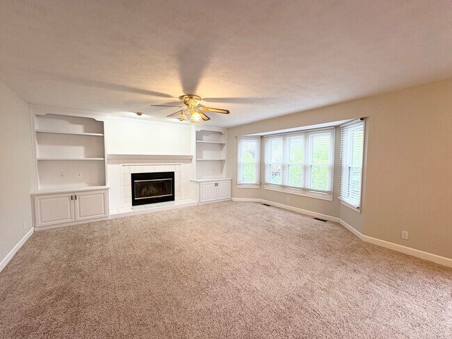 Building Photo - Stunning 5-Bedroom Home in Eagle Crest subdivision