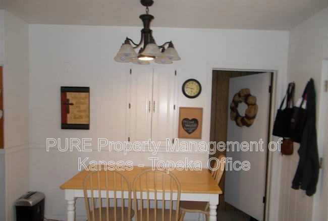 Building Photo - 214 NW Broadmoor Ave