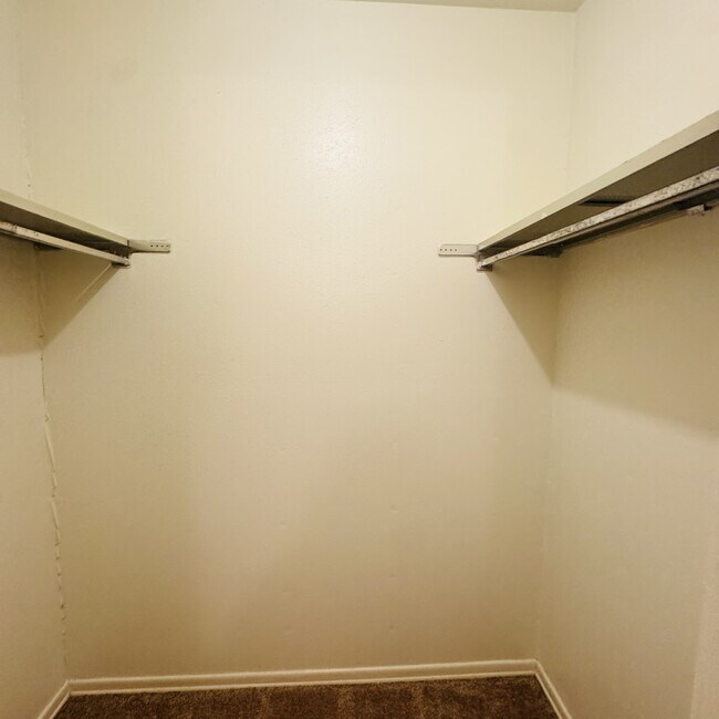 Building Photo - 2901 Helena Ave