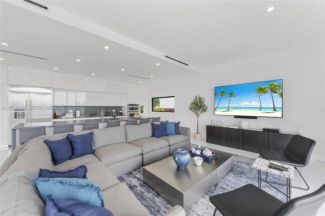 Building Photo - 5420 SW 72nd Ave