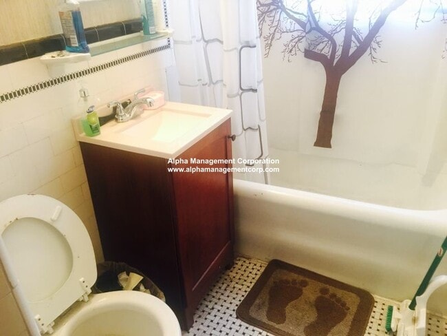 Building Photo - 349 Pleasant St