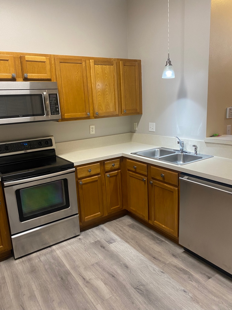 Kitchen - 6111 Maggies Cir