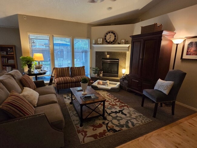 Building Photo - 690 N Caracaras Pl