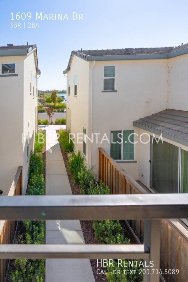 Building Photo - 1609 Marina Dr