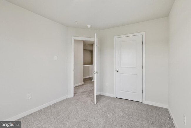 Building Photo - 16640 Green Glade Dr