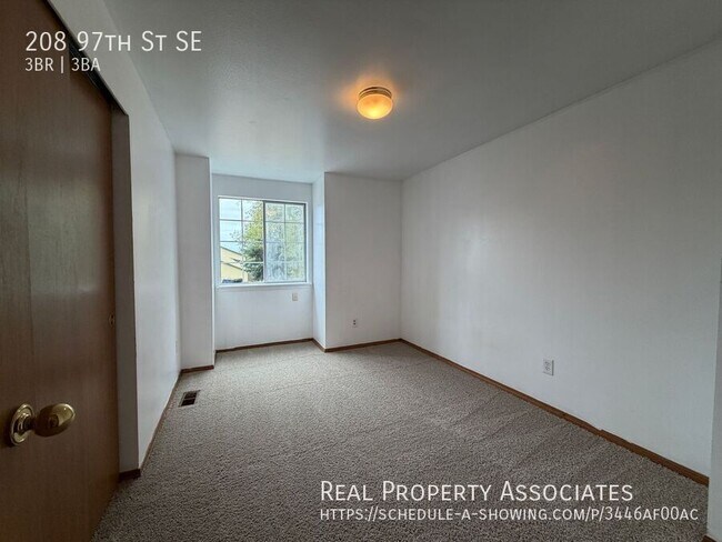 Building Photo - 208 97th St SE