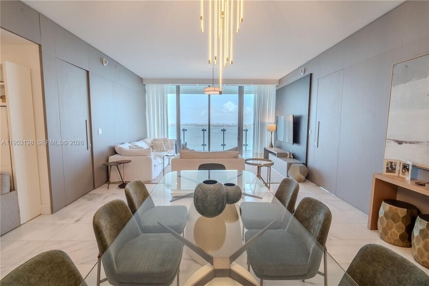 Building Photo - 700 NE 26th Terrace