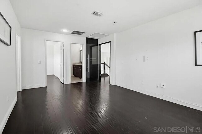 Building Photo - 561 Bayona Loop