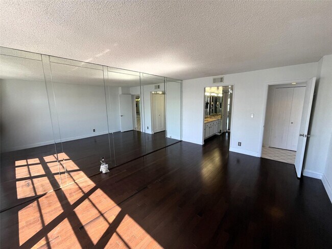 Building Photo - 3500 Galt Ocean Dr