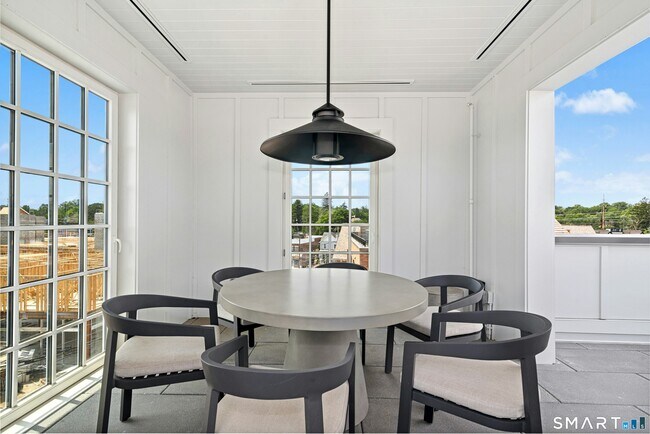 Building Photo - 15 Corbin Dr