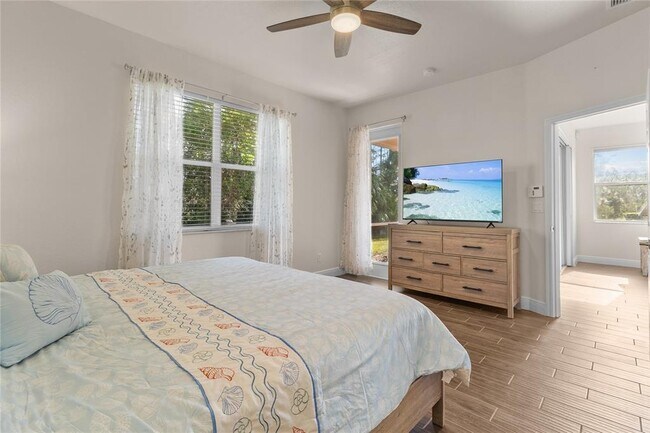 Building Photo - 1937 Scarlett Ave