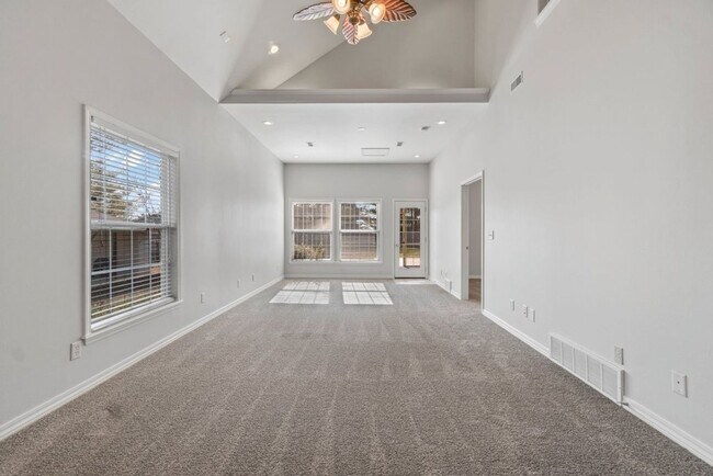 Building Photo - Brookshire 1325/1327