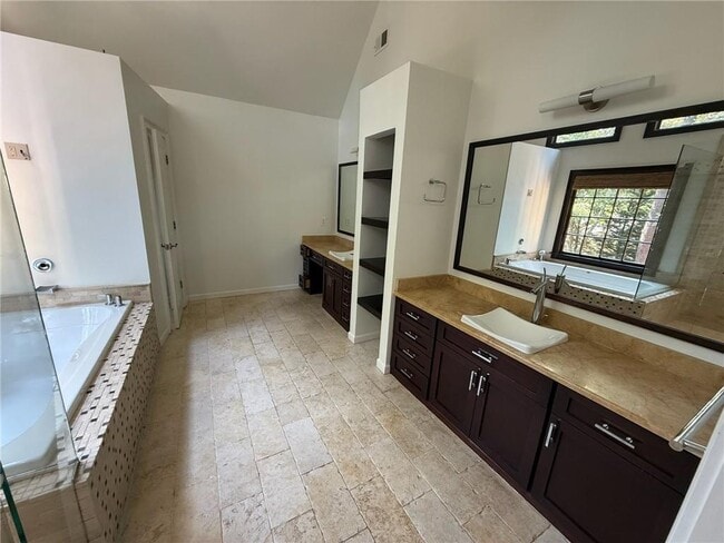 Building Photo - 305 Pilgrimage Point