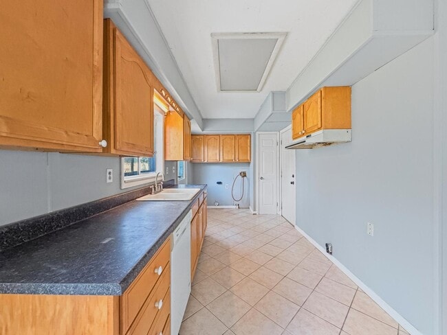 Building Photo - 836 Eastmont Dr