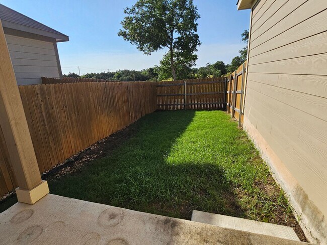 Building Photo - Beautiful 3 Bed / 3 Bath Home in North Lea...