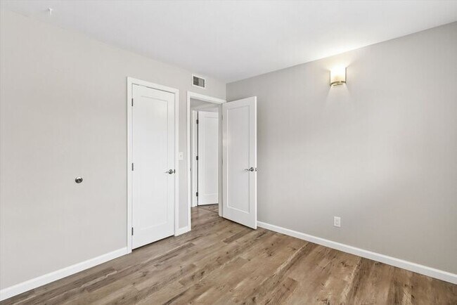 Building Photo - $1,750 | 3 Bedroom, 1 Bathroom Top Floor Duplex | No Pets | Available for Immediate Move-In!