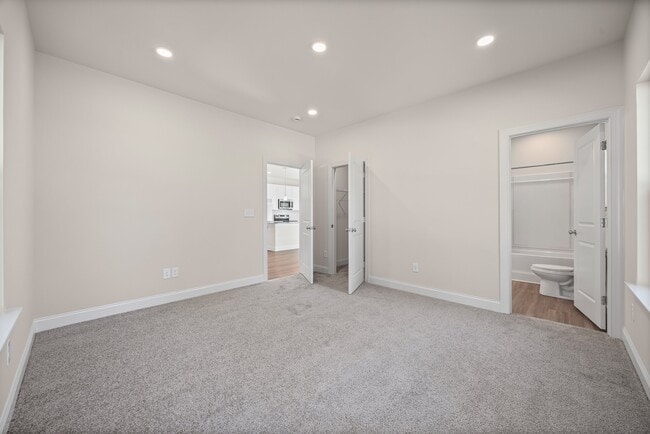 Building Photo - 305 Walker St