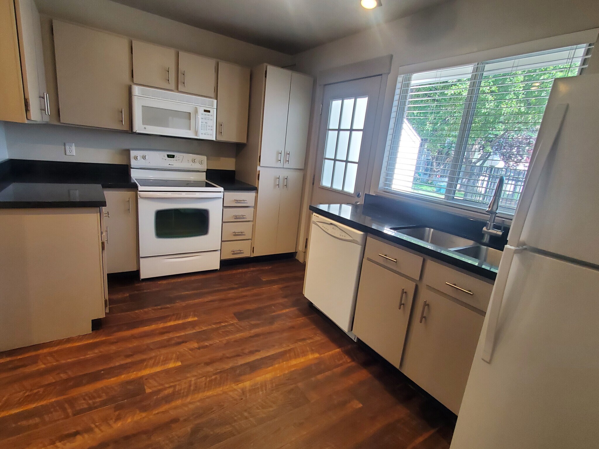 Kitchen with Appliances, Granite Counters and Double-Sinks - 1432 W Telegraph Hill Dr