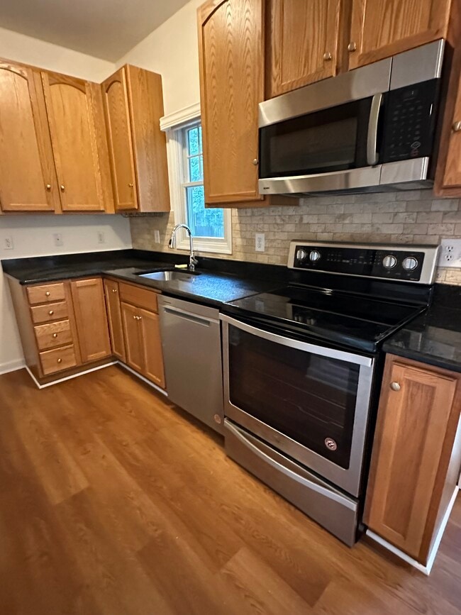 Building Photo - 854 Redwood Trail