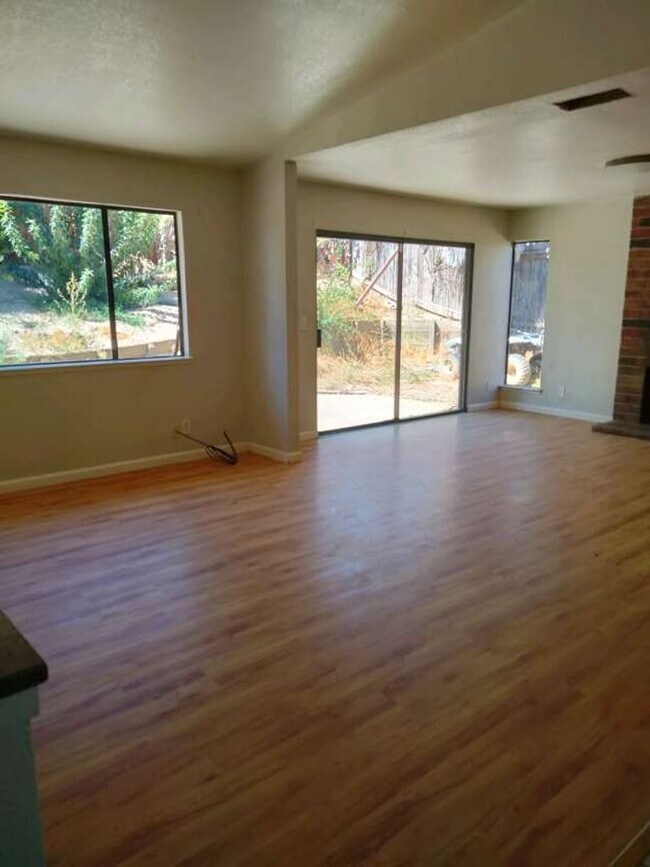 Building Photo - Beautiful 3/2 Home in Great Neighborhood!!