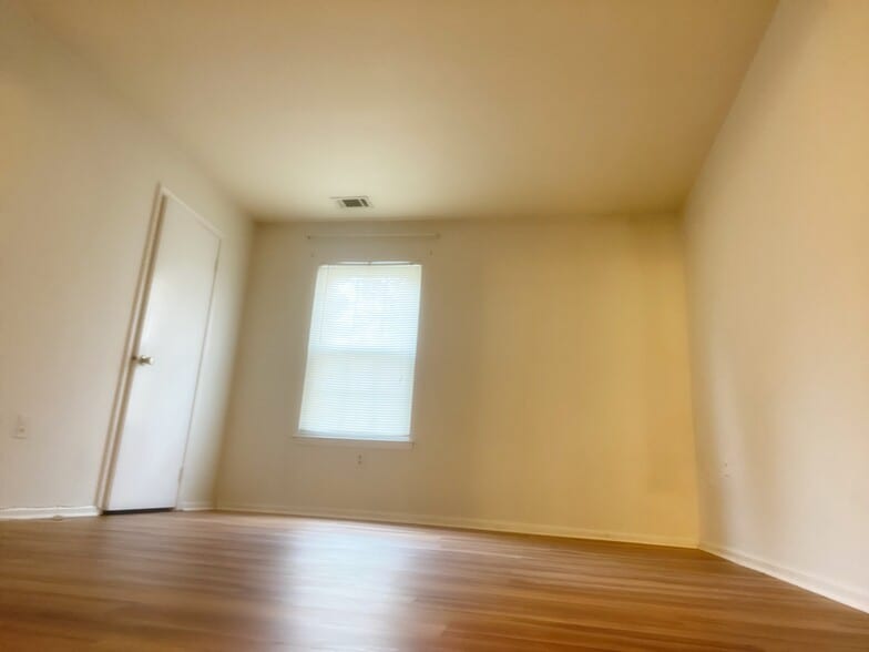 Master bed room - 167 Pennsylvania Way