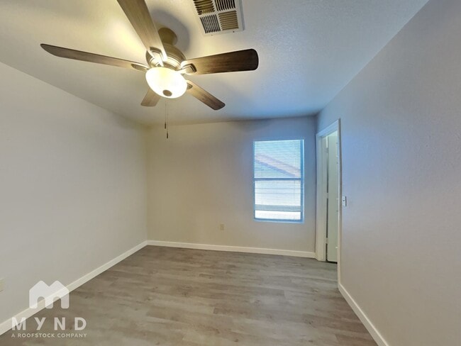 Building Photo - 634 N Quartz St