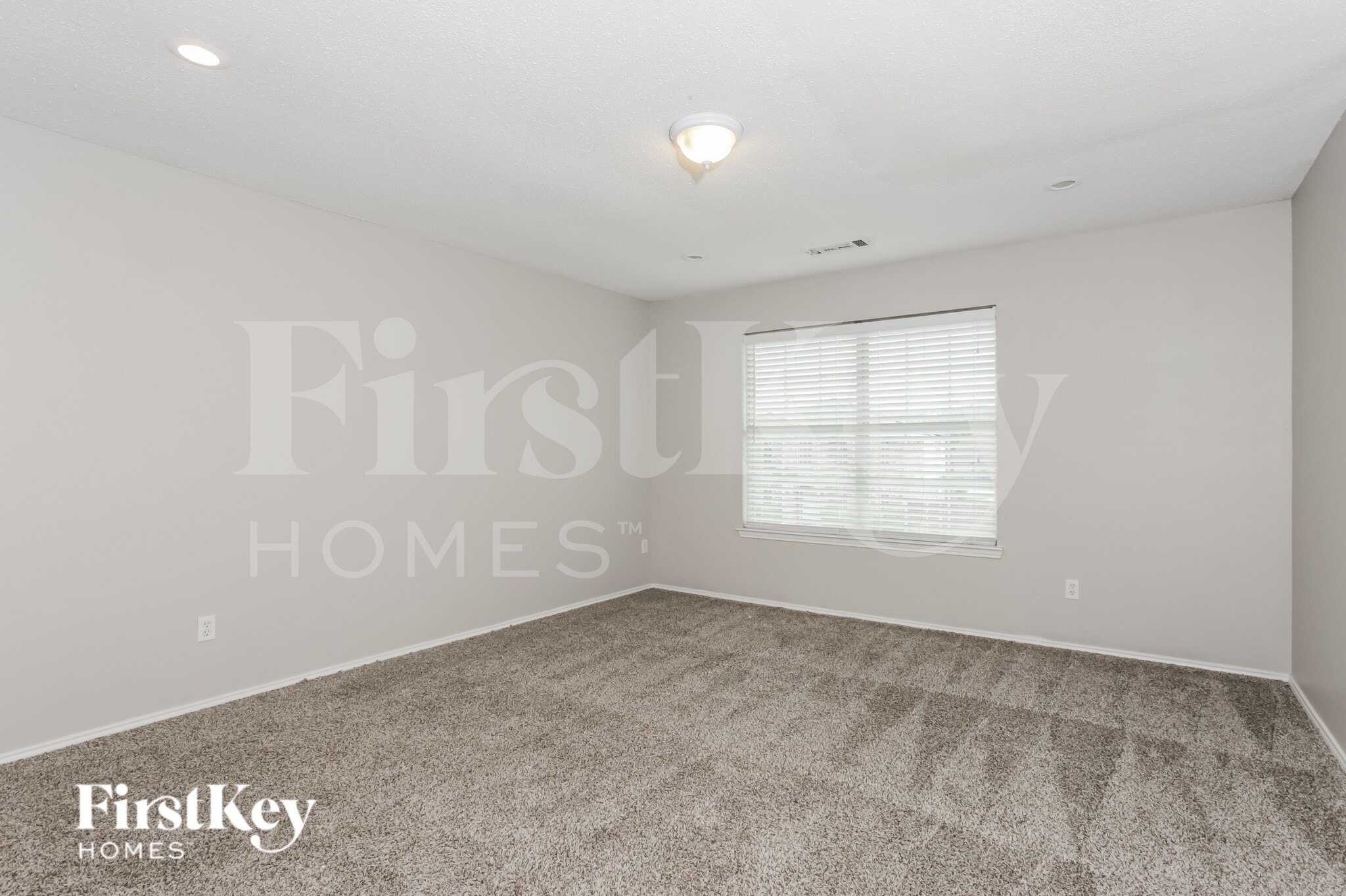 Building Photo - 621 Stellaway Dr