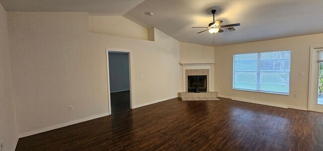 Building Photo - 1530 SW 19th Ave