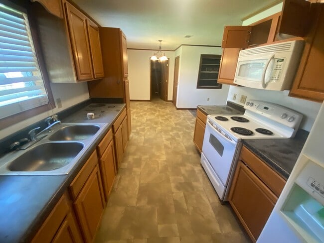 Building Photo - 115 Blair St